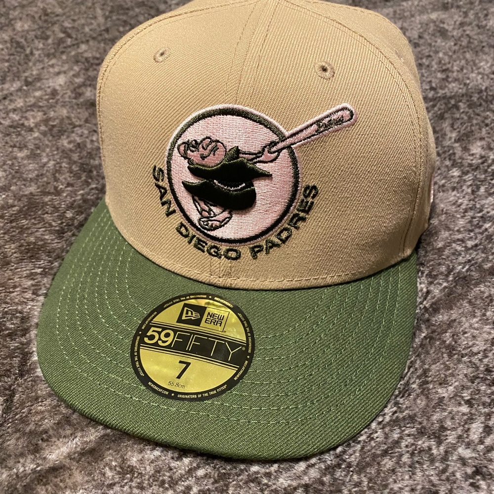 San Diego Padres fitted hat size 7  in new condition Camel Olive  New Era